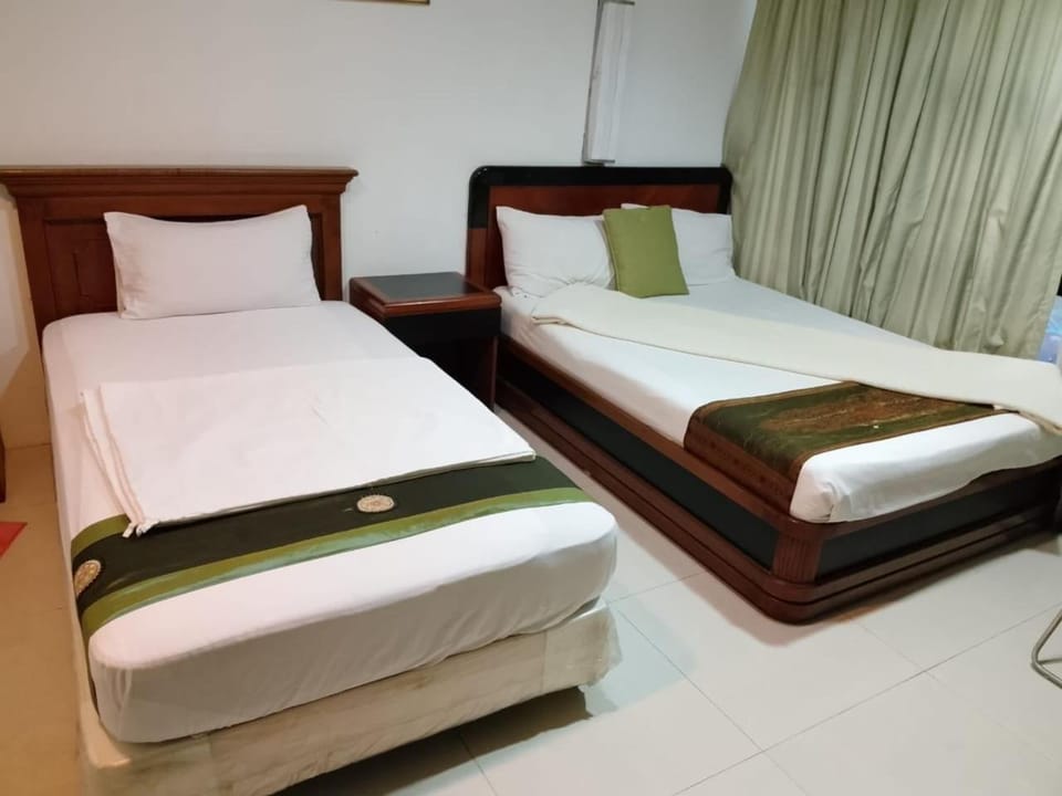 Property building, Bed, Bedroom