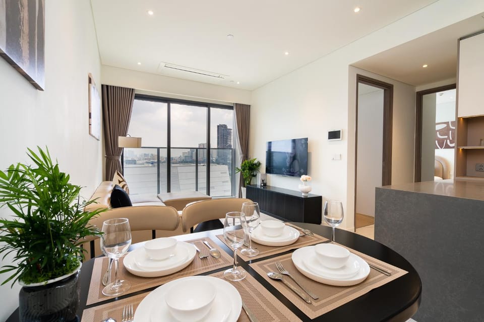 TV and multimedia, Living room, Photo of the whole room, Seating area, Dining area
