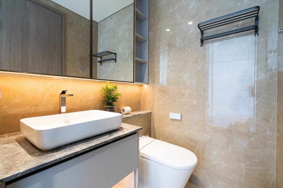 Shower, Toilet, towels