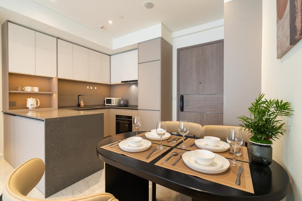 Seating area, Dining area, minibar, stove