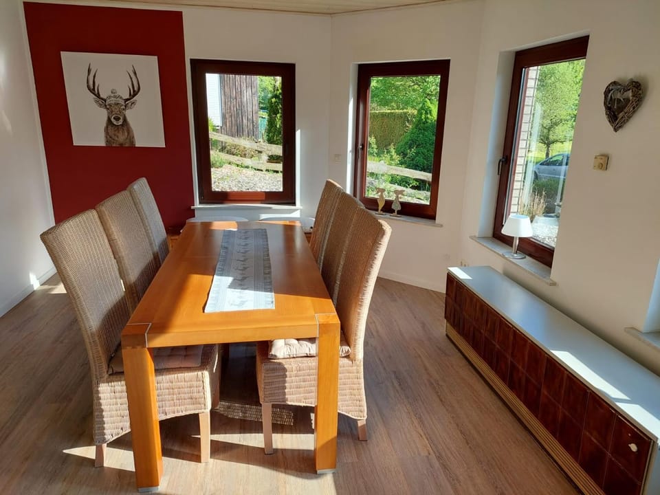 Living room, Seating area, Dining area