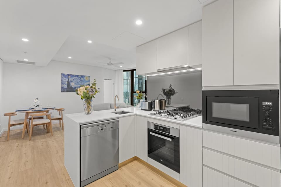 Kitchen or kitchenette, Dining area, oven, toaster