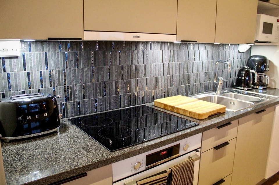 Coffee/tea facilities, Kitchen or kitchenette, microwave, oven, toaster