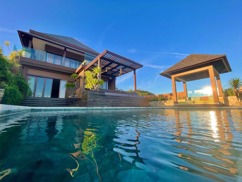 Property building, Day, Swimming pool
