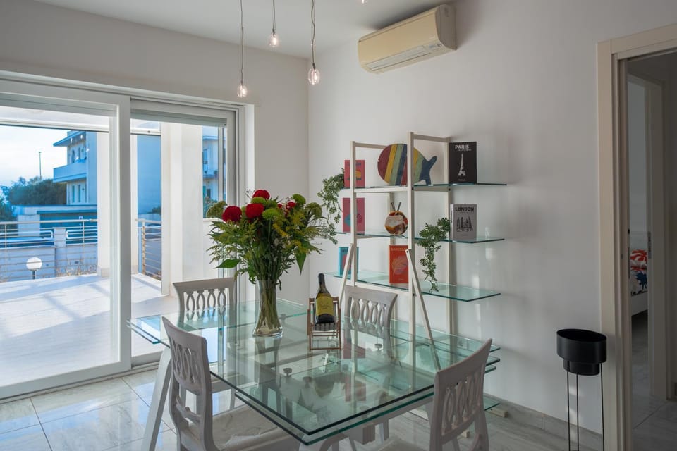 Living room, Dining area, air conditioner