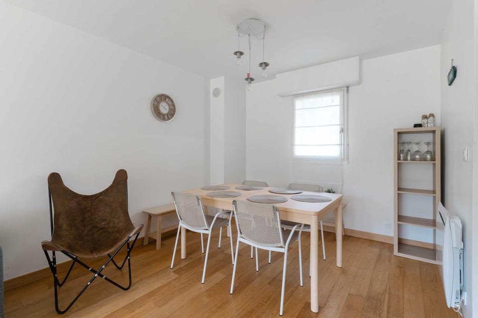 Seating area, Dining area