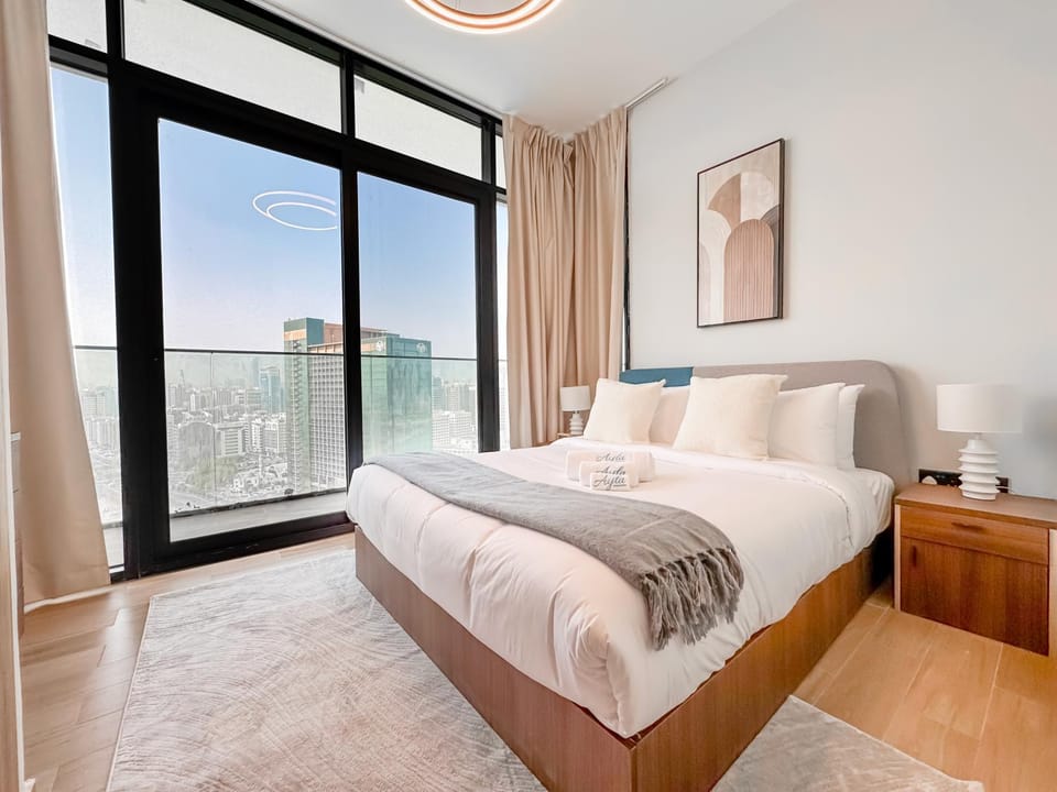 3BR Facing Cleveland Al Maryah Canal View Apartment in Abu Dhabi