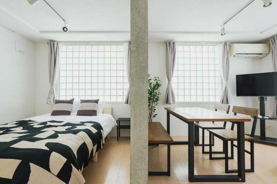 Bed, TV and multimedia, Living room, Bedroom, air conditioner