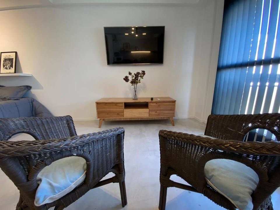 Communal lounge/ TV room, TV and multimedia, Living room