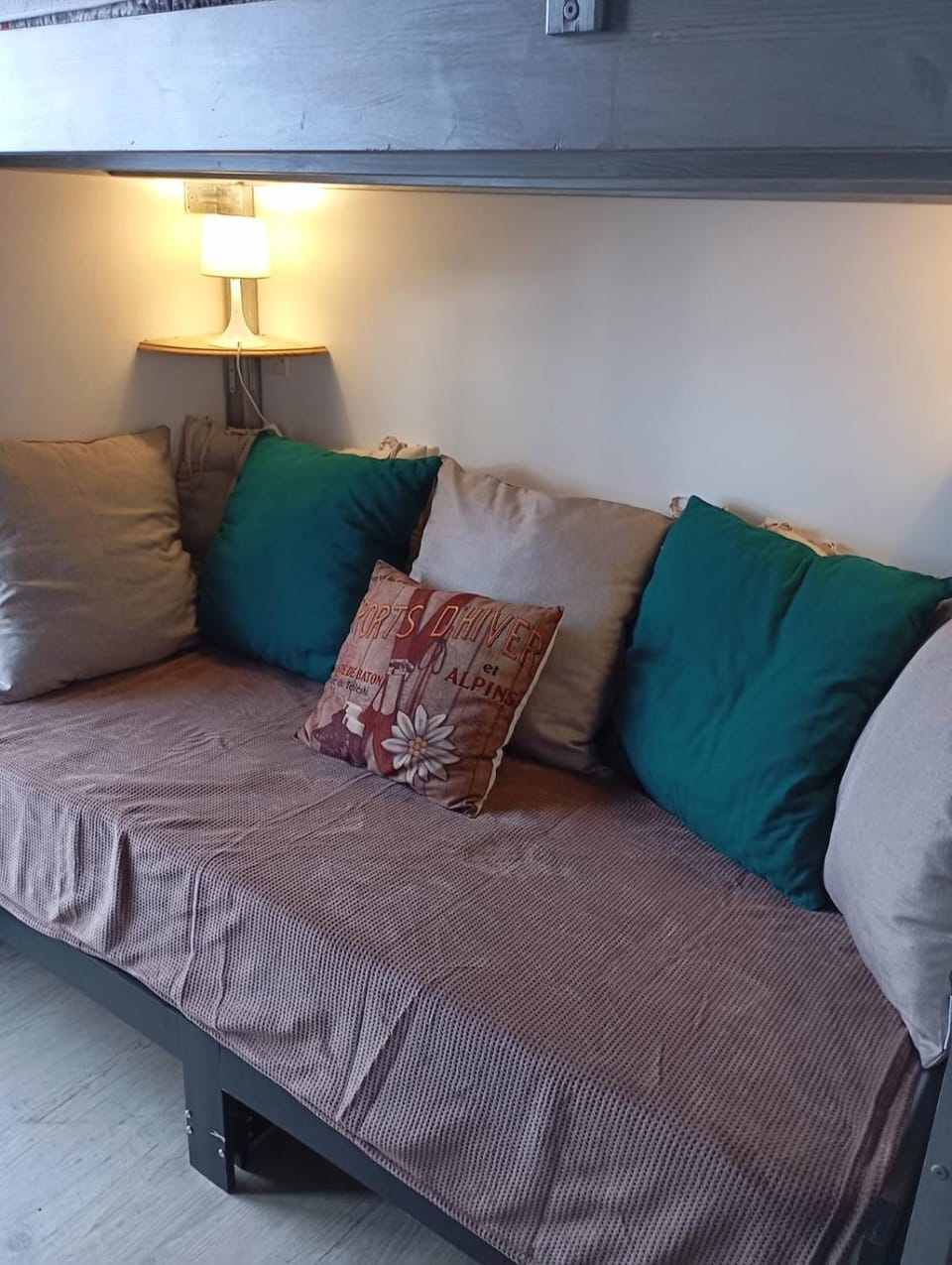 Petit studio lumineux vue montagne Apartment in Occitanie