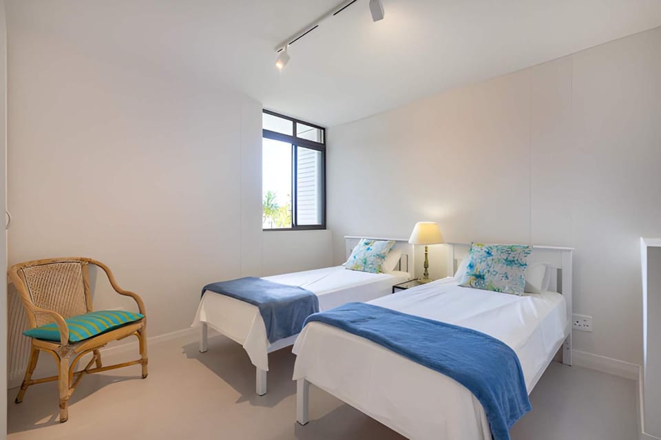 Bed, Seating area, Bedroom, wardrobe