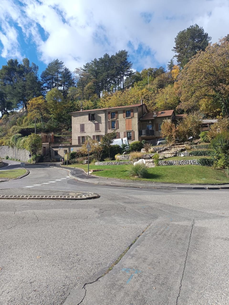 Property building, Neighbourhood, Garden view, Parking