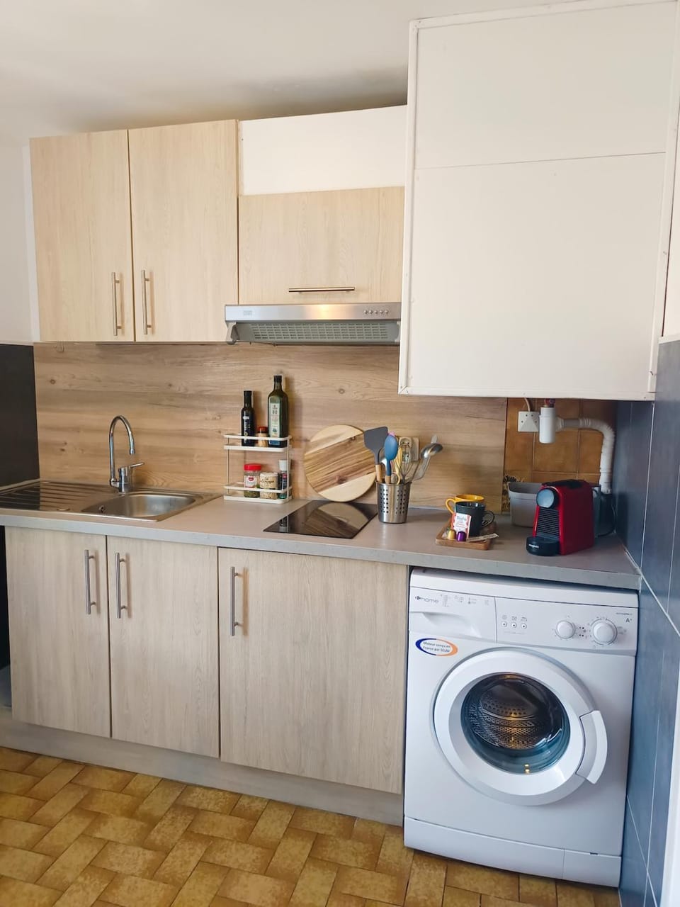 Kitchen or kitchenette, stove, washing machine