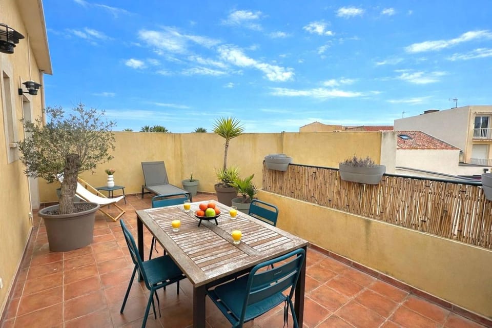 Patio, View (from property/room), Dining area, sunbed