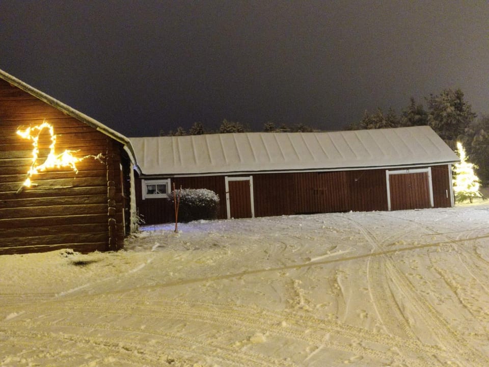 Property building, Winter, Parking