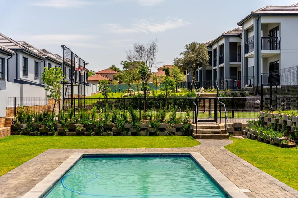 Property building, Day, Garden, Garden view, Pool view, Swimming pool, Swimming pool