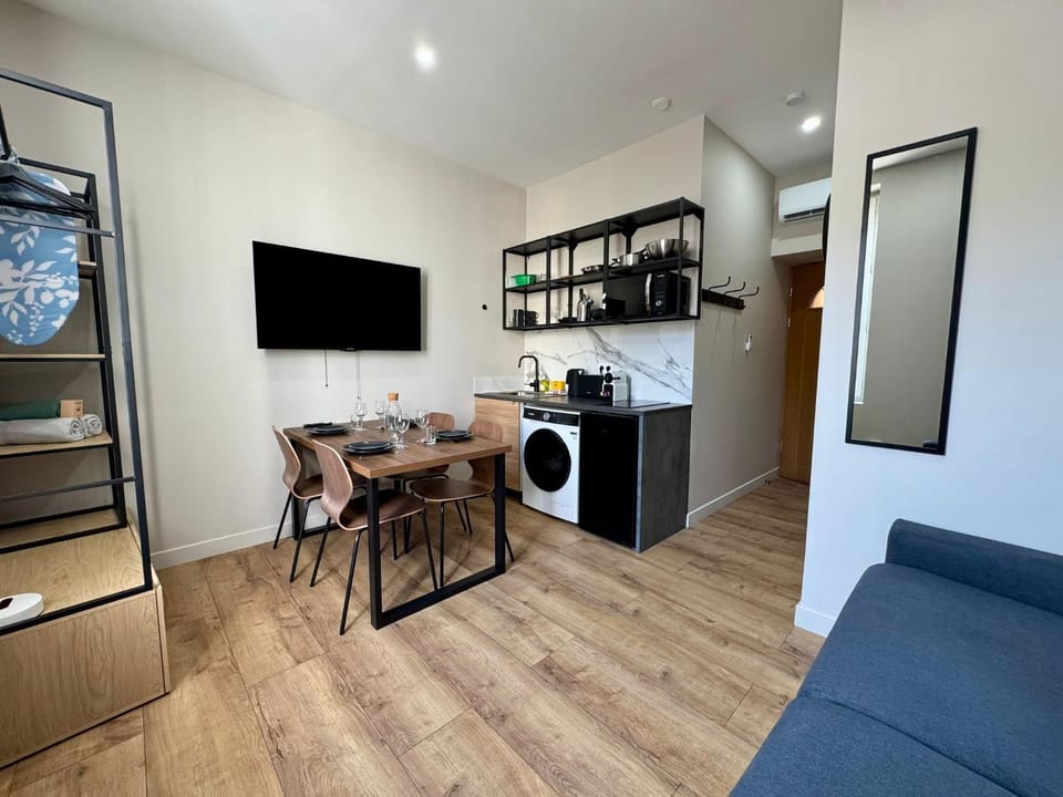 Wild Terrier- Lyon Studio Apartment in Lyon