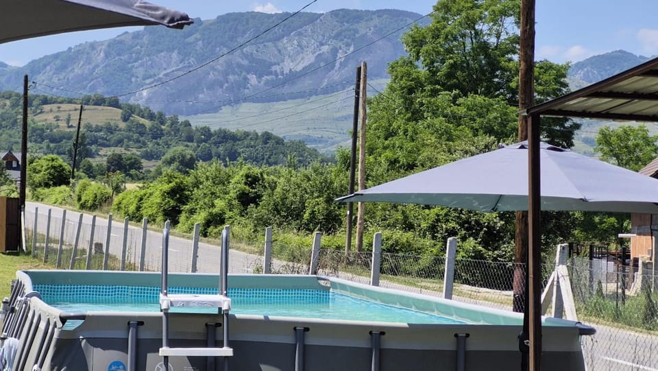 Mountain view, Swimming pool