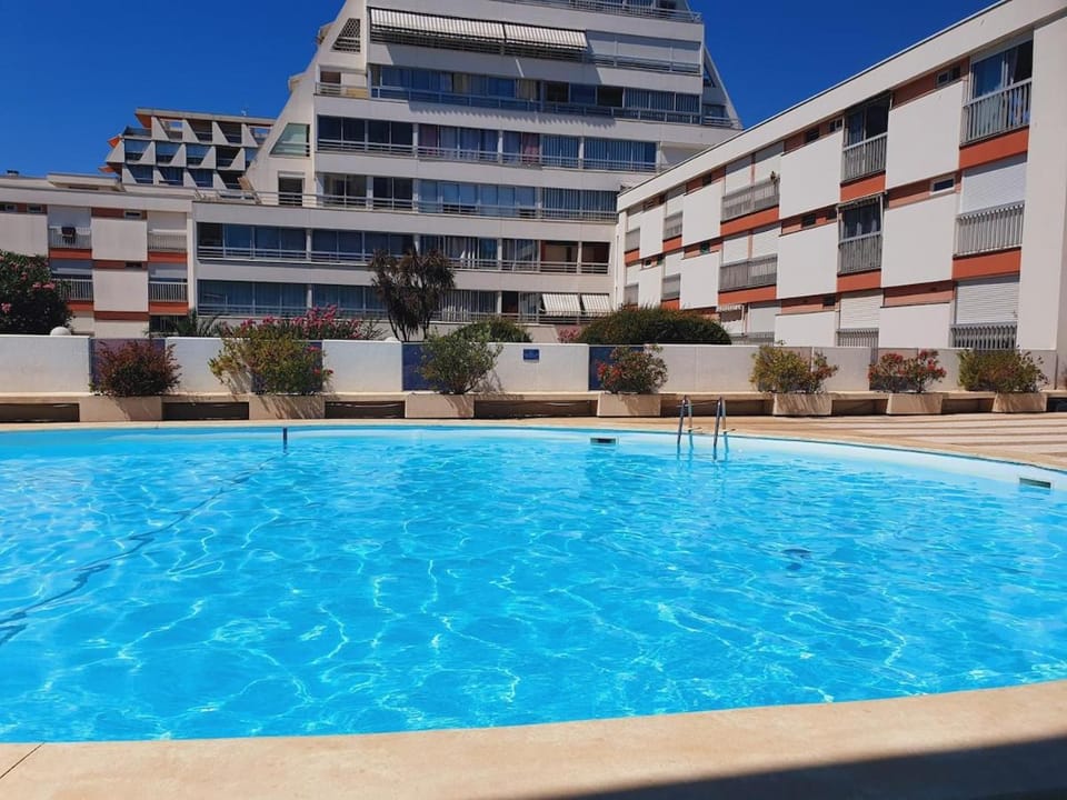 Studio Club familial Climatisation Wi-Fi Piscine - ROSSIconciergerie - Linge inclus Apartment in La Grande-Motte