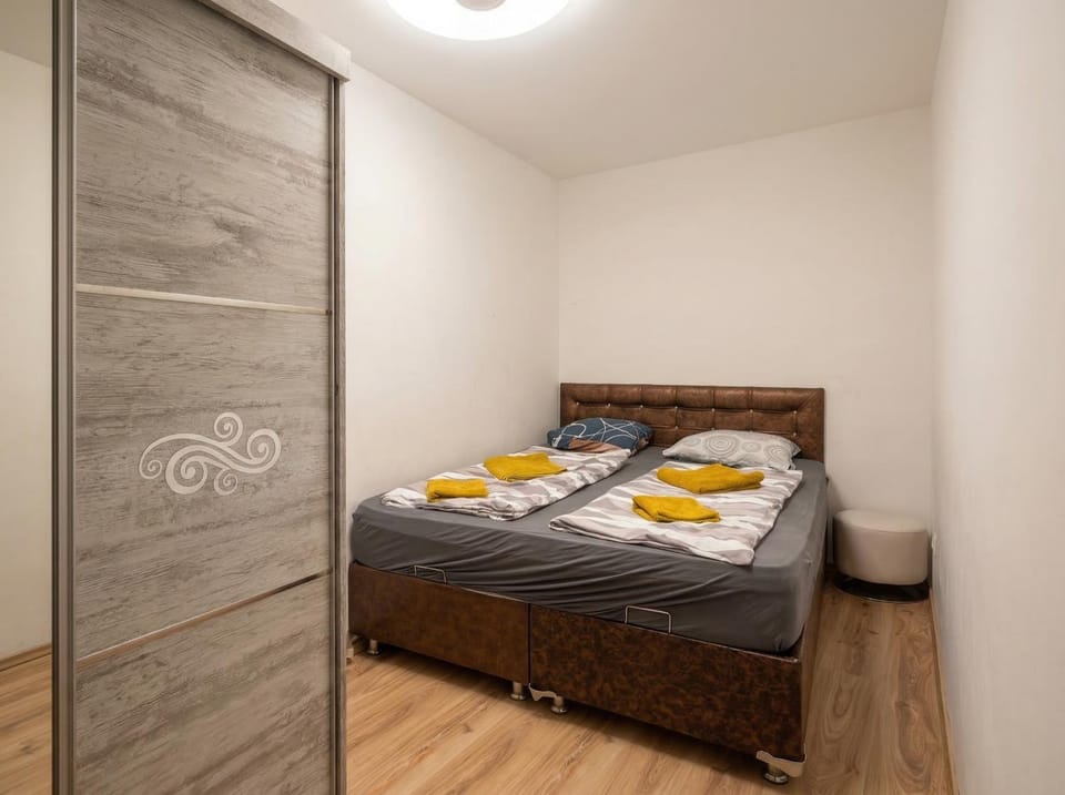Bed, Bedroom, wardrobe