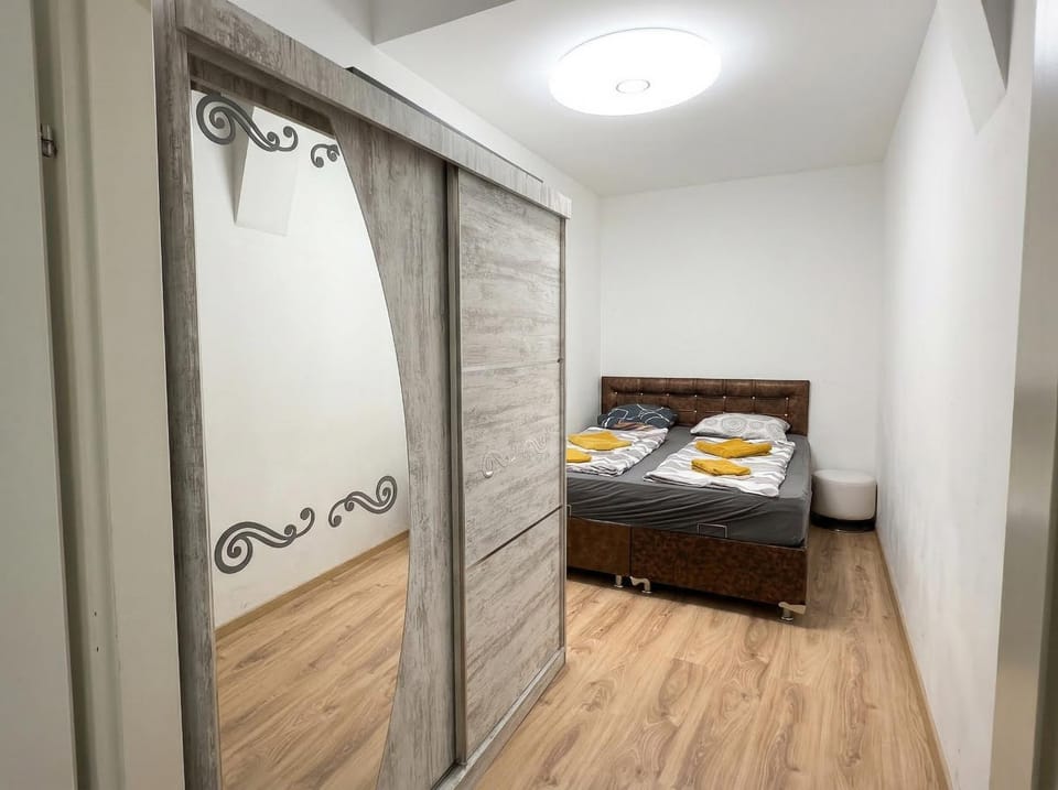 Bed, Bedroom, towels, wardrobe