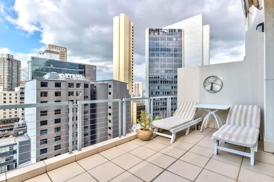 Easy City Living at The Decks Apartment in Cape Town