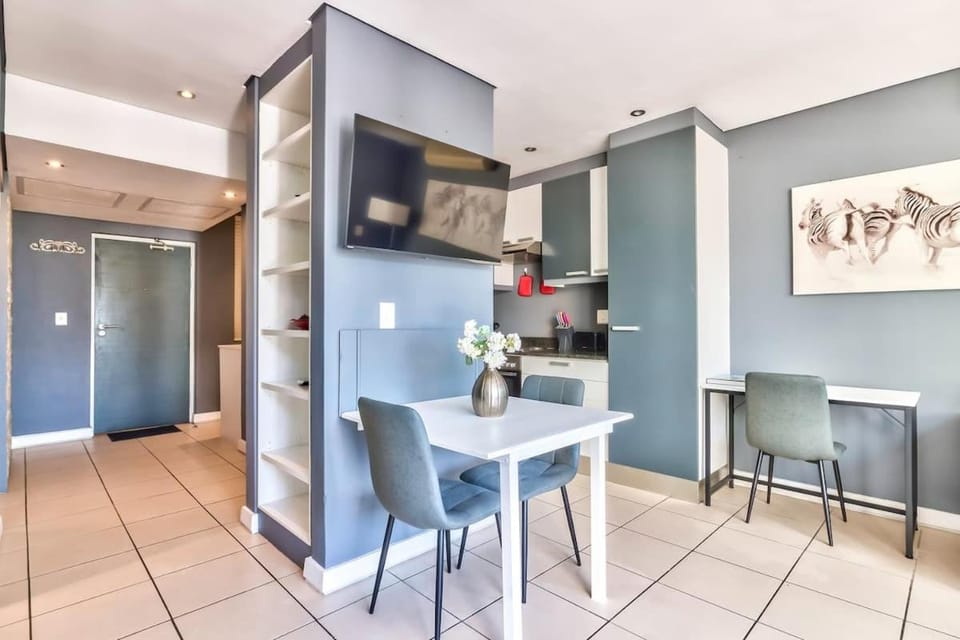 Easy City Living at The Decks Apartment in Cape Town
