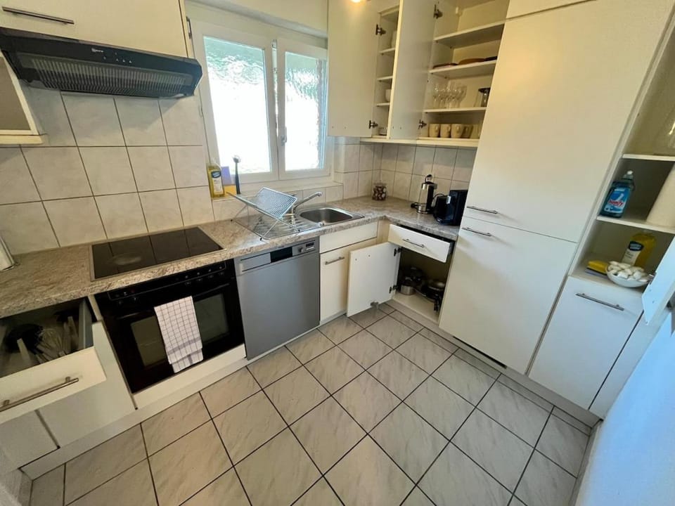 Kitchen or kitchenette, oven, toaster