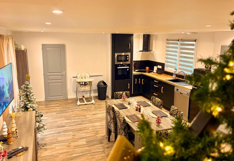 Nearby landmark, Summer, TV and multimedia, Living room, Decorative detail, Seating area, children, young children, dishwasher, internet, washing machine, kitchen