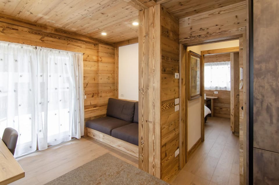 Communal lounge/ TV room, Living room