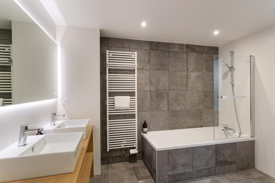 Bathroom, Bath