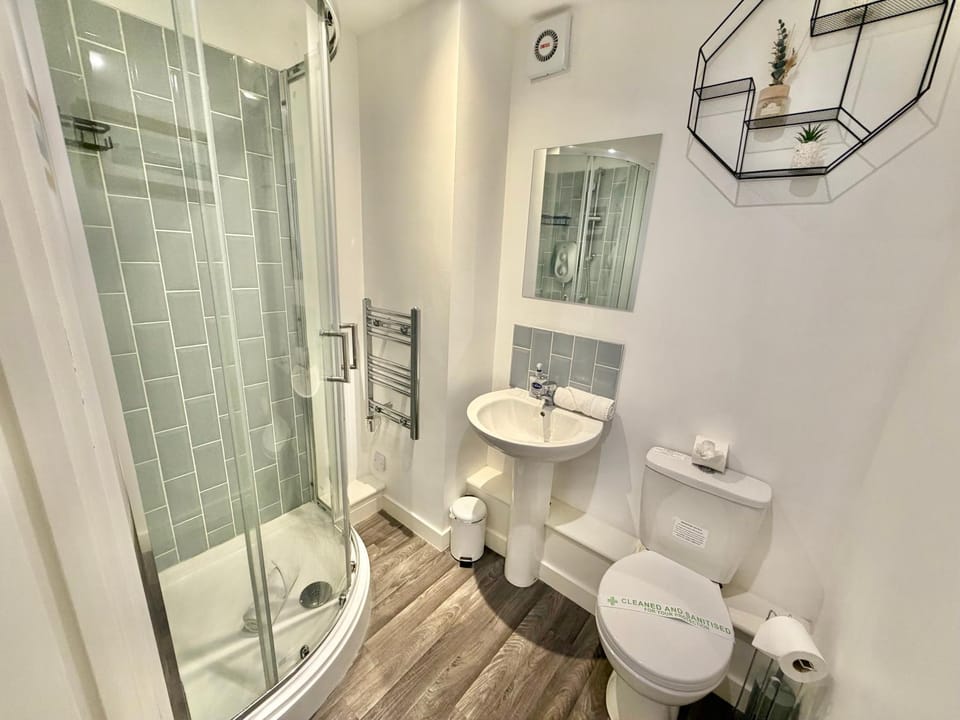 Shower, Bathroom, towels