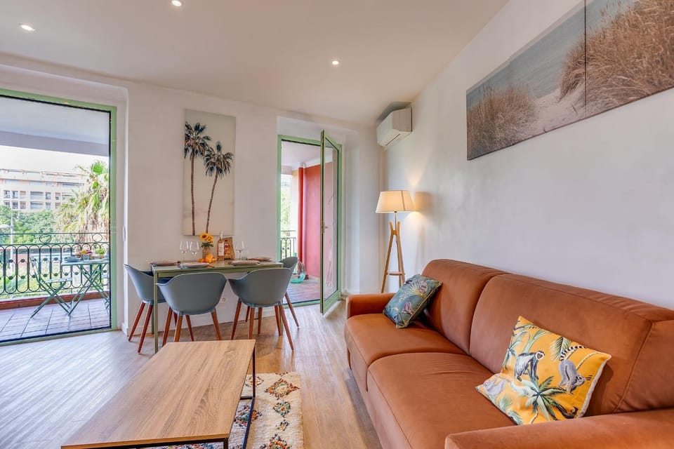 Balcony/Terrace, Living room, Dining area, air conditioner