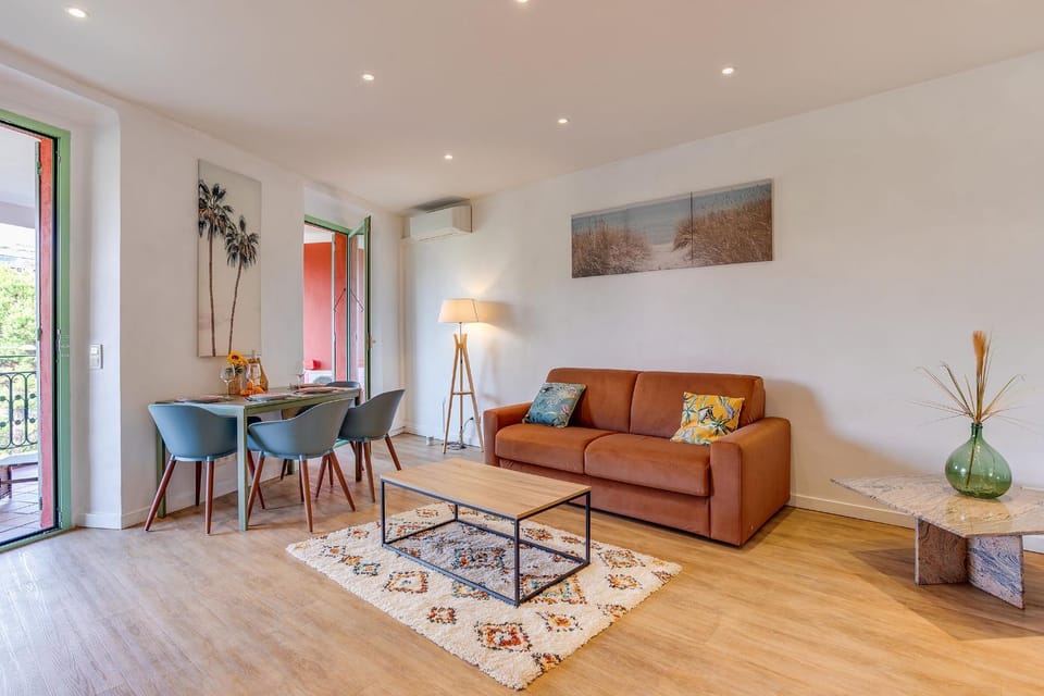 Living room, air conditioner