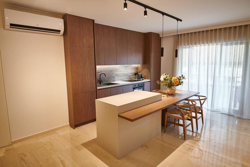 Kitchen or kitchenette, Dining area, oven, air conditioner