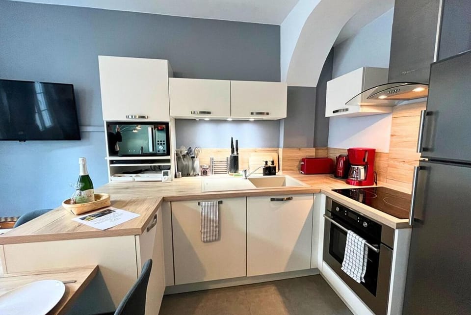 Au Coeur d'Amboise - Terrasse privée/climatisation Apartment in Amboise