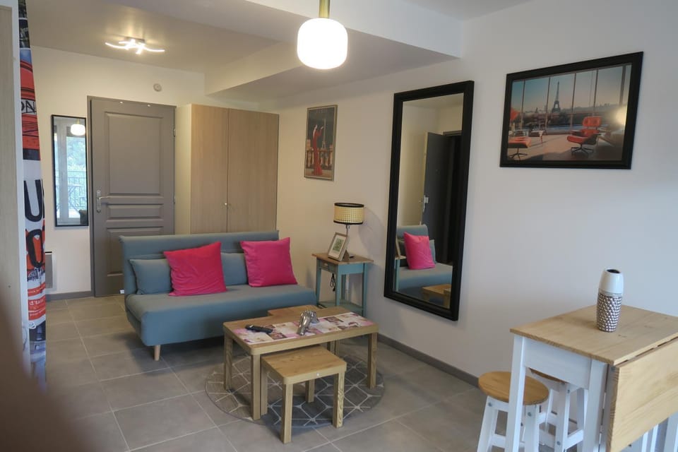 Appartement Elégant & Raffiné Apartment in Noisy-le-Grand