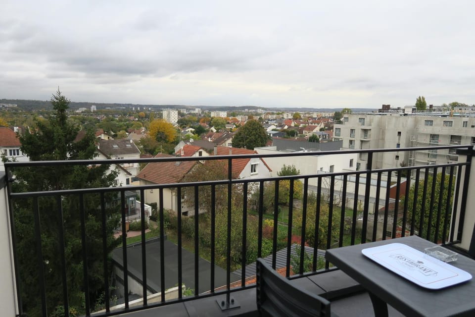 Appartement Elégant & Raffiné Apartment in Noisy-le-Grand