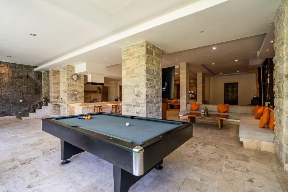 Billiard, Game Room