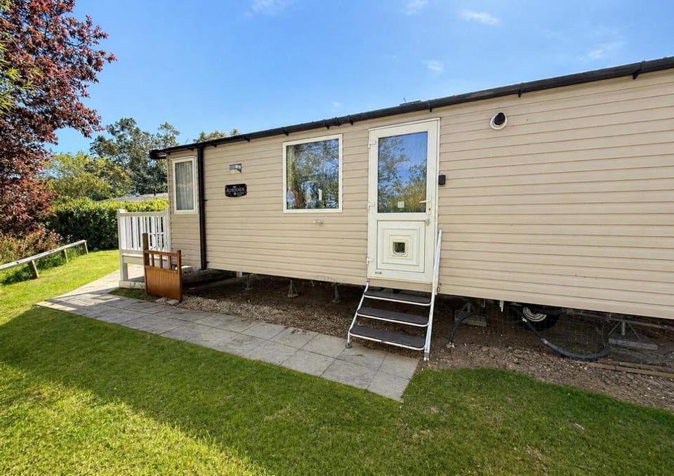 8 Berth Caravan With Front Decking At Haven Orchards In Essex Ref 15010Kq House in Tendring District