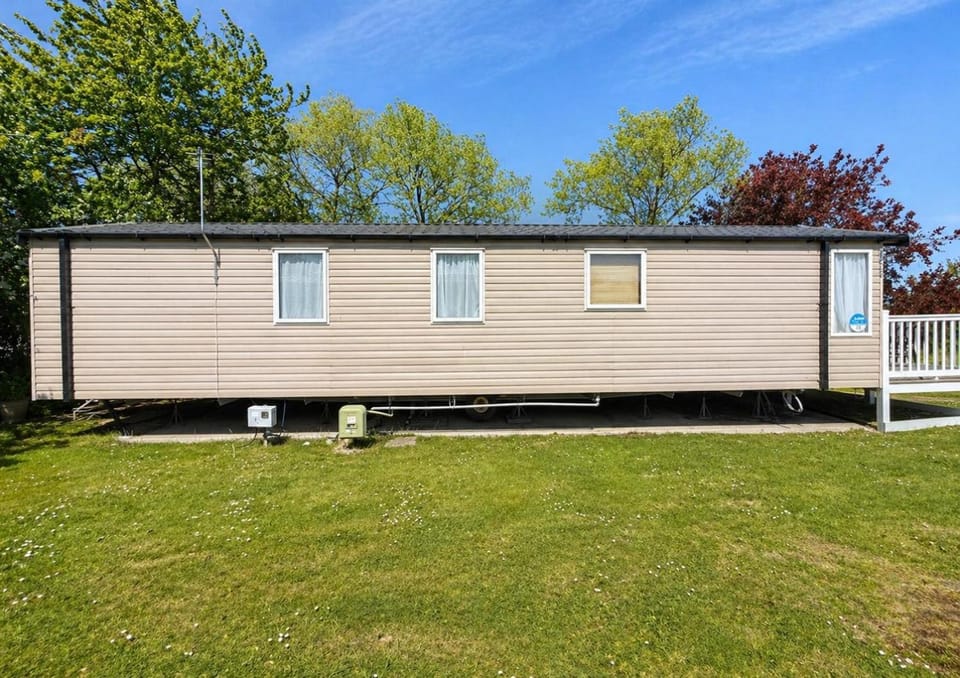 8 Berth Caravan With Front Decking At Haven Orchards In Essex Ref 15010Kq House in Tendring District