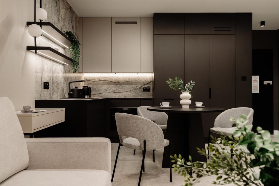 Kitchen or kitchenette, Living room, Seating area, Dining area