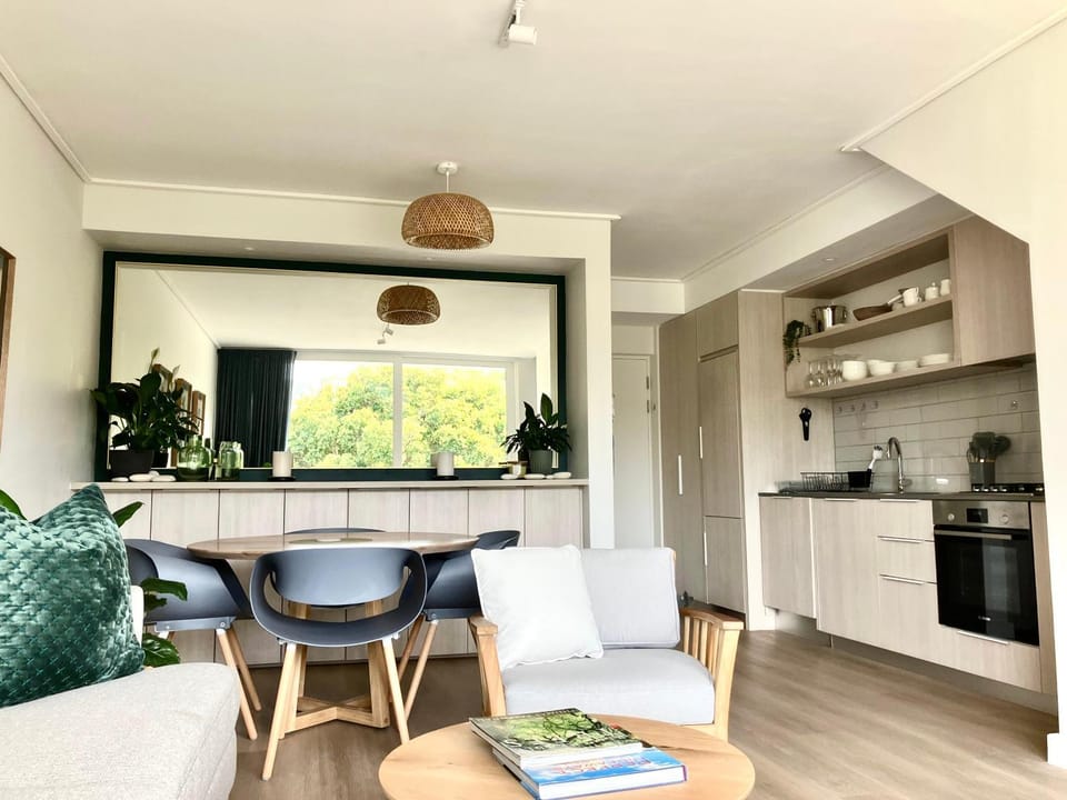 Kitchen or kitchenette, Living room, Dining area