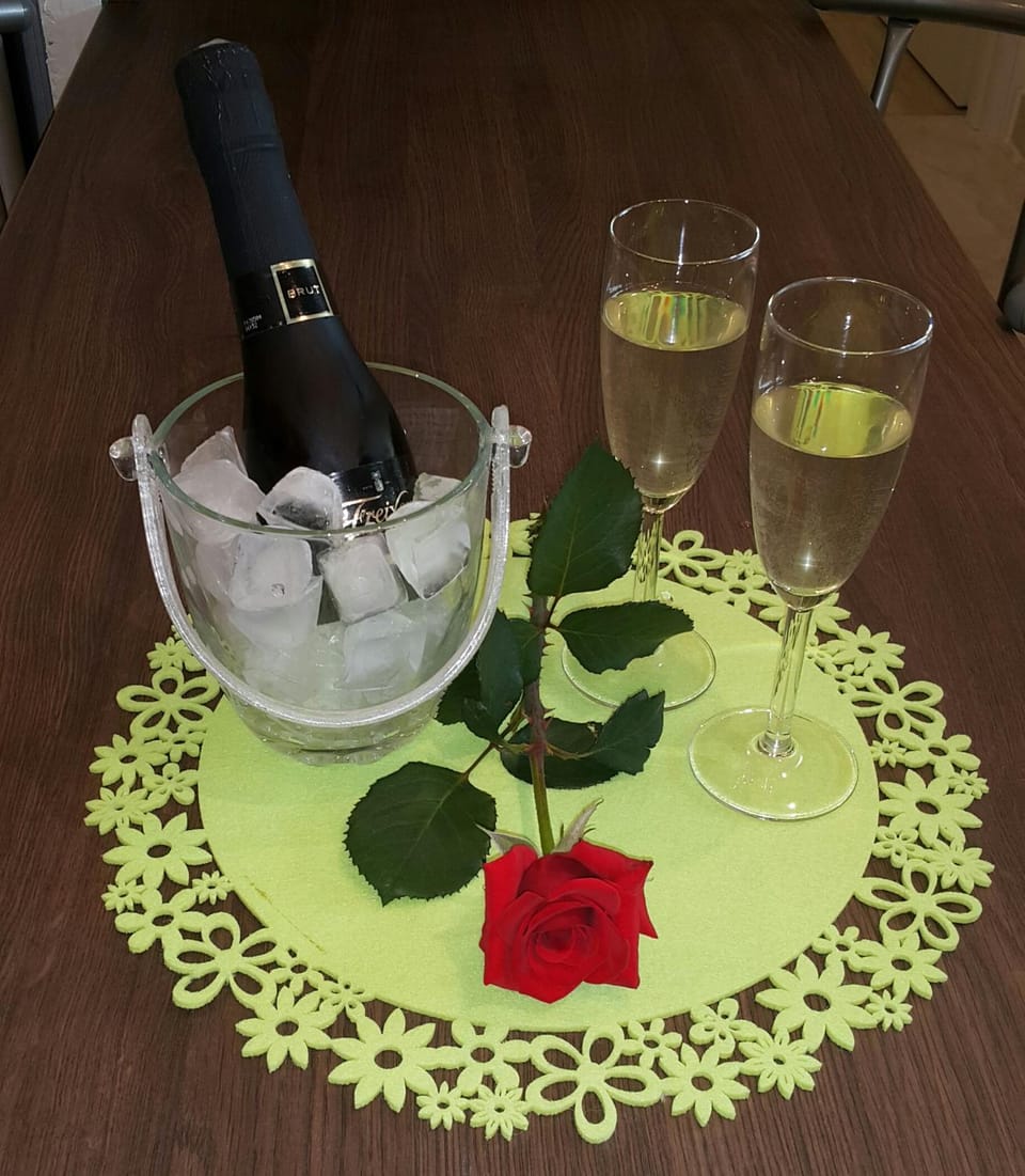 Decorative detail, Alcoholic drinks