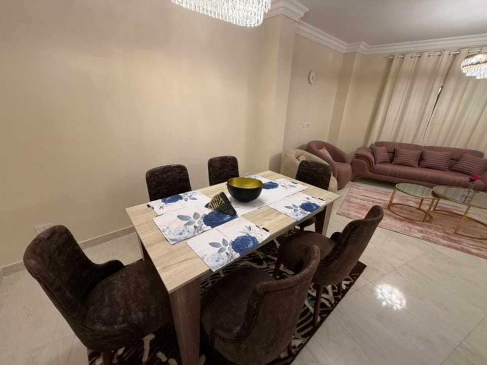 Seating area, Dining area
