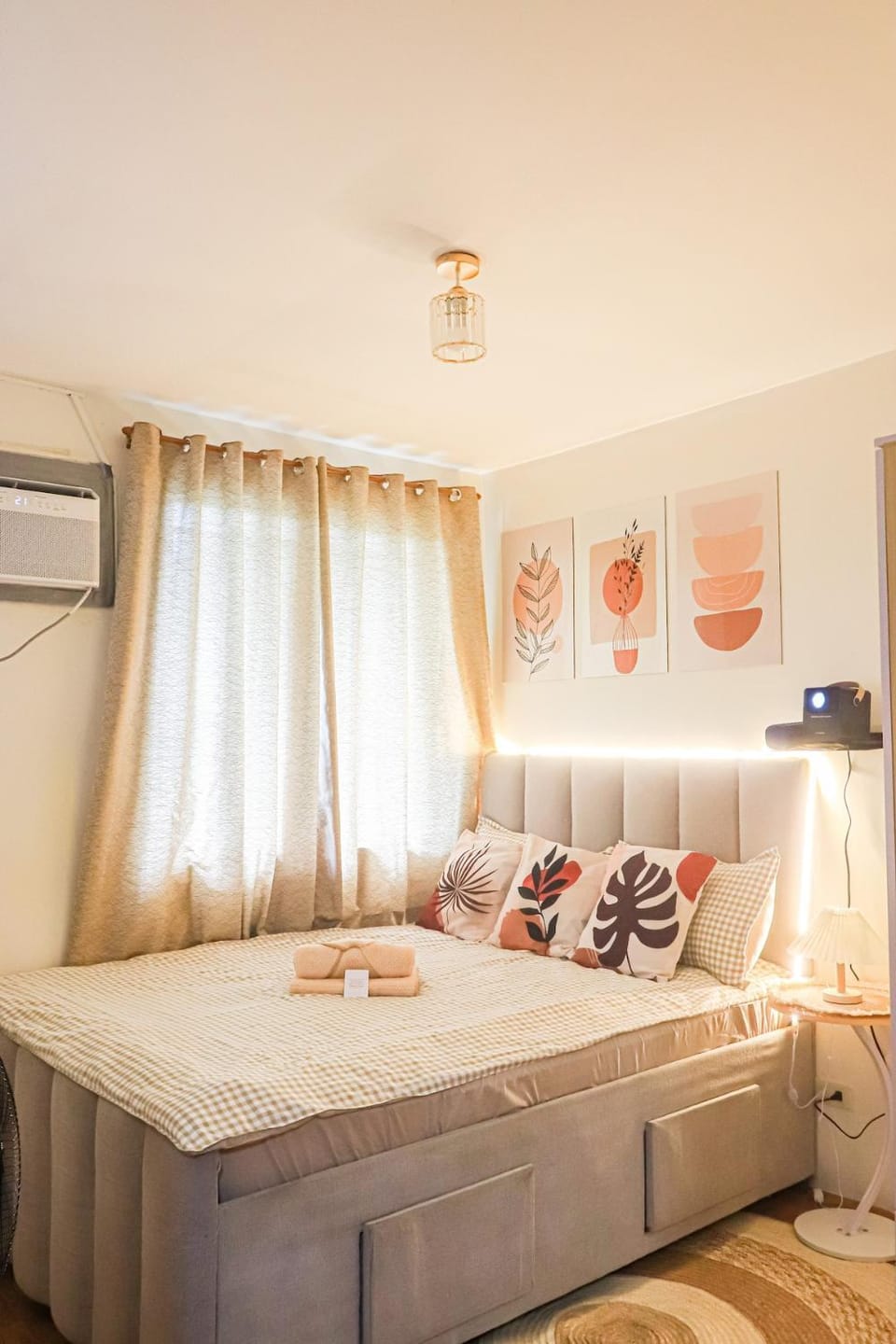 Bedroom, air conditioner