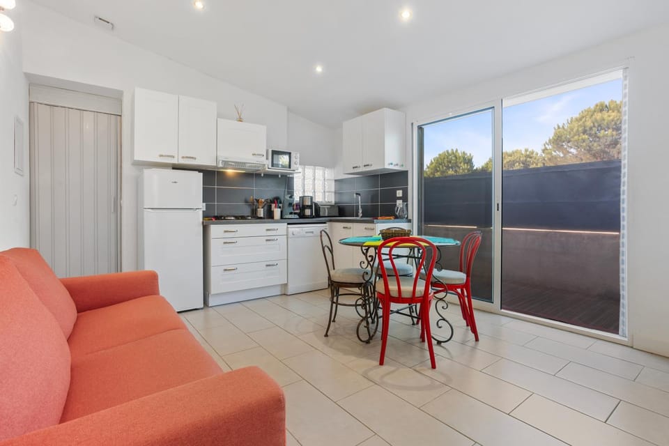 Property building, Kitchen or kitchenette, Living room