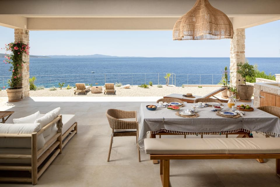 View (from property/room), Balcony/Terrace, Seating area, Sea view