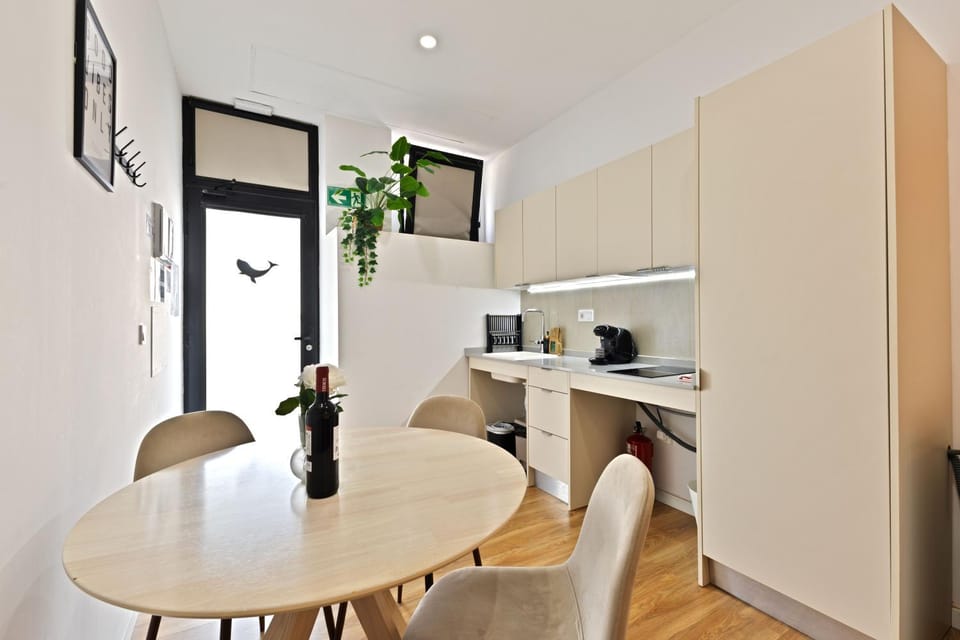 Kitchen or kitchenette, Dining area, kitchen