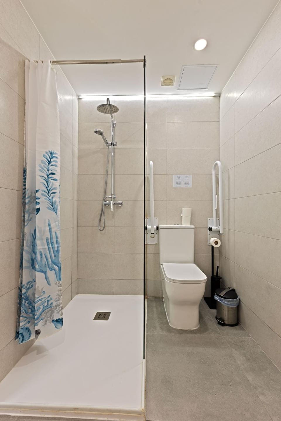 Shower, Toilet